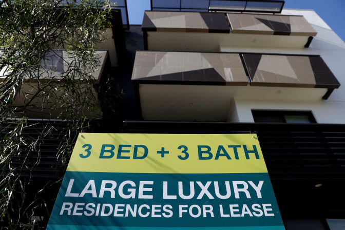 LOS ANGELES, CA - FEBRUARY 01:  A for lease sign is posted in front of an apartment building on February 1, 2017 in Los Angeles, California.  According to the Consumer Price Index, rental prices in Southern California have spiked 4.7 percent in 2016 compared to 3.9 percent in 2015. The increase is the fastest since 2007.  (Photo by Justin Sullivan/Getty Images)