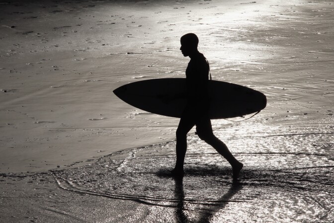 MARINA DEL REY, CA - MARCH 18:  A recreational surfer prepares to go surfing on March 18, 2014 in Marina del Rey, California.  (Photo by Bruce Bennett/Getty Images)