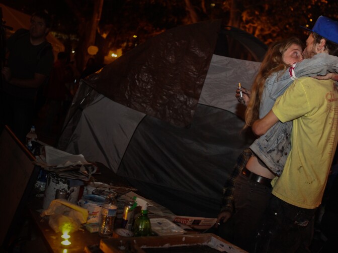 A pair Occupy Los Angeles shared an intimate moment shortly before police swarmed into the plaza.