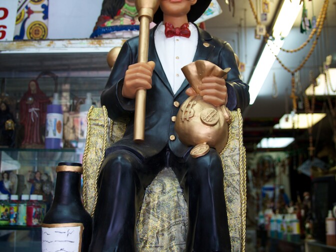 A statue of San Simon at the entrance to Botanica Yamarres.