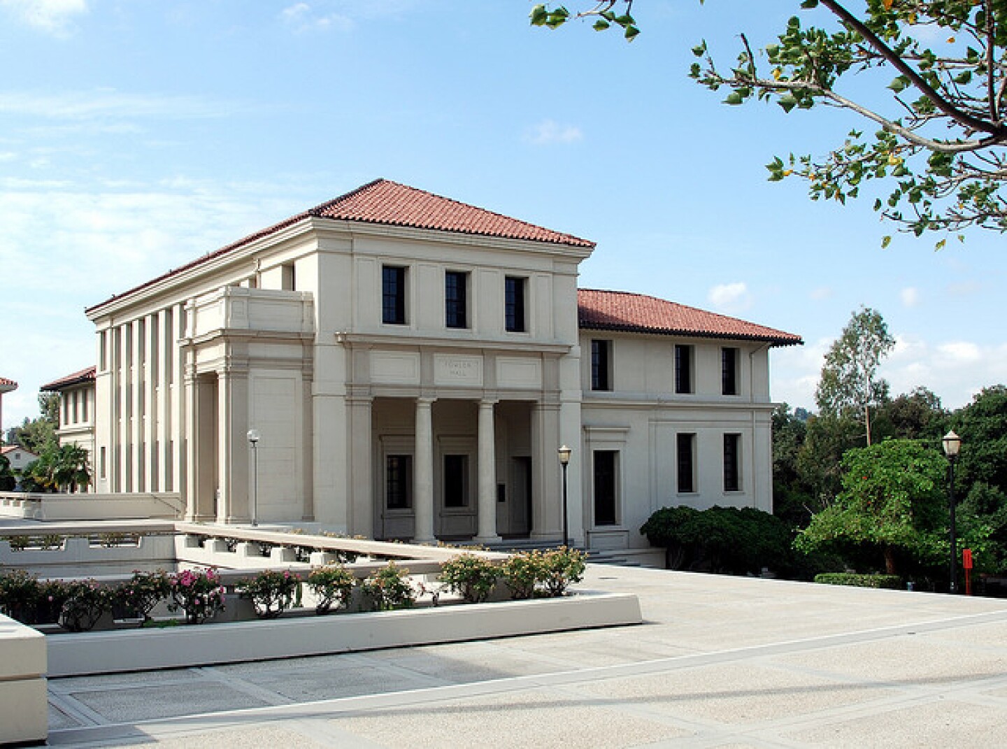 Occidental College Folwer Hall Oxy.jpg