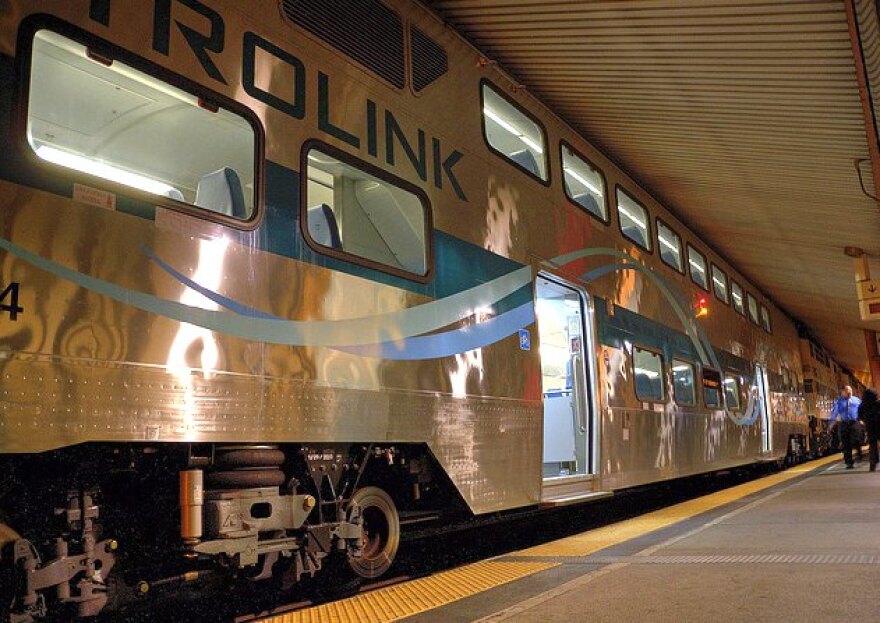 Metrolink-train-close.jpg