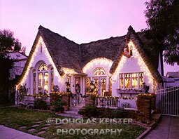Long Beach CaliforniaThe crowning feature of this Long Beach cottage is its original ÒseawaveÓ roof, which has miraculously survived the assault of both fire ordinances and roofing contractors.