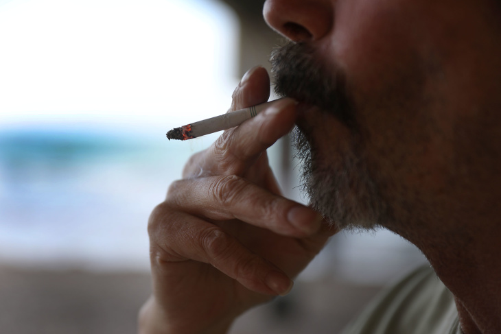 can you smoke cigarettes in public in los angeles Evan Ross pauses outside the club My House with a cigarette tucked behind his ear and couldn't wait to it as there is a smoking ban inside all places. Smoking Ordinance | City of